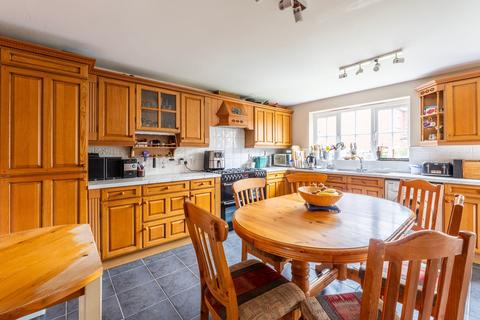 5 bedroom detached house for sale, Desborough Way, Norwich