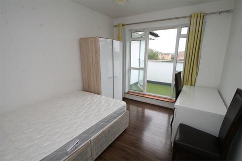 2 bedroom flat to rent, Oak Lane, East Finchley, N2