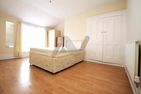 2 bedroom flat to rent, Cavendish Road, London N4