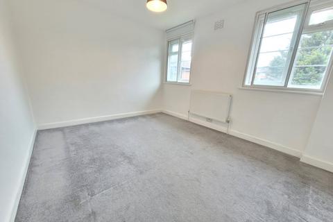 4 bedroom flat to rent, Beaufort Park, London NW11