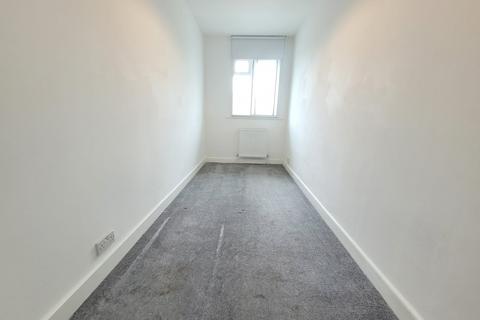 4 bedroom flat to rent, Beaufort Park, London NW11