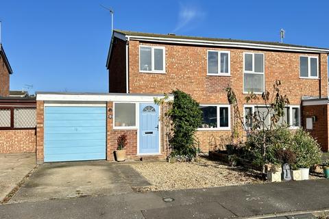 3 bedroom semi-detached house for sale, Robins Close, Ely