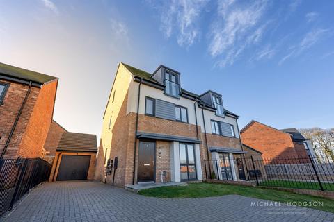 4 bedroom semi-detached house for sale, Greenchapel Way, Potters Hill, Sunderland