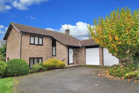 4 bedroom detached house to rent, Spinney Rise, Kettering NN14