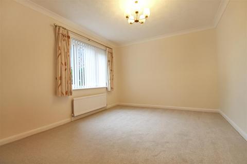 4 bedroom detached house to rent, Spinney Rise, Kettering NN14