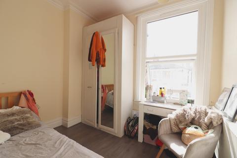 1 bedroom in a flat share to rent, A. Portland Mansions, Portland Road, London, SE25