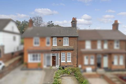 32 Kavanaghs Road, Brentwood, CM14 4NE