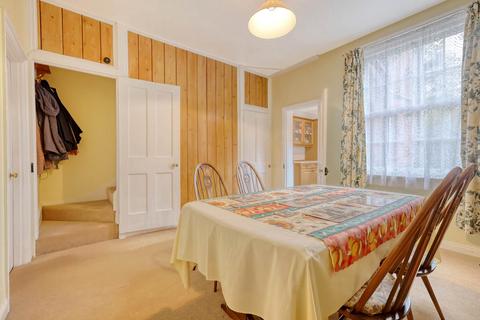 32 Kavanaghs Road, Brentwood, CM14 4NE