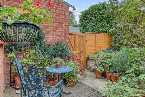 32 Kavanaghs Road, Brentwood, CM14 4NE