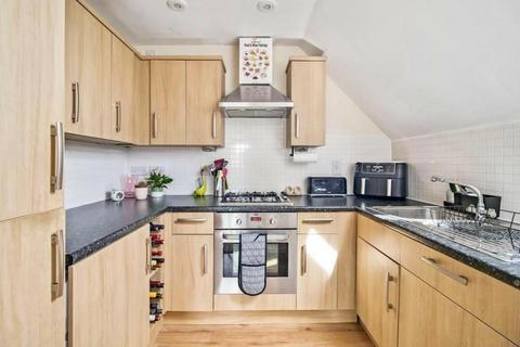 Flat 6, Bishops House Wesley Place, Epsom, KT18 5FB