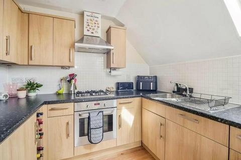 Flat 6, Bishops House Wesley Place, Epsom, KT18 5FB