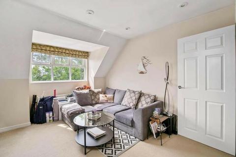 Flat 6, Bishops House Wesley Place, Epsom, KT18 5FB