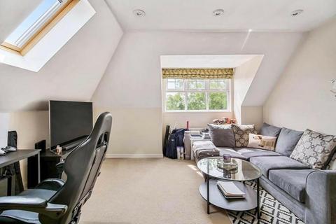Flat 6, Bishops House Wesley Place, Epsom, KT18 5FB