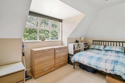 Flat 6, Bishops House Wesley Place, Epsom, KT18 5FB