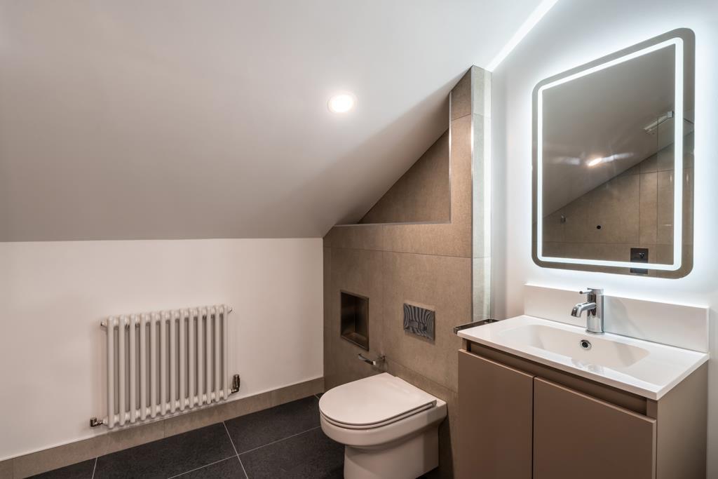 Master En-Suite Shower Room