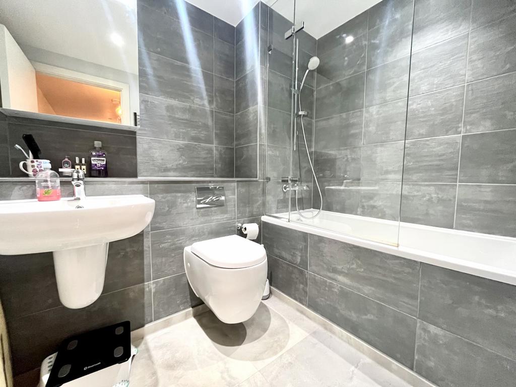 En Suite Bathroom