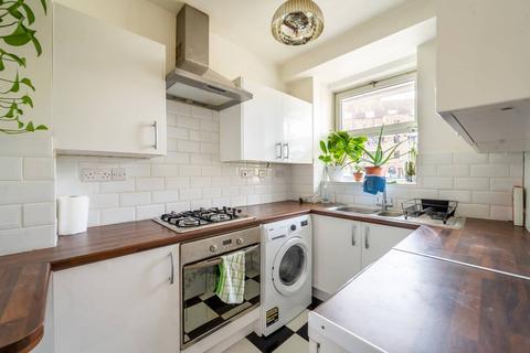 1 bedroom flat to rent, Union Road, Clapham, London, SW8