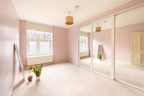 1 bedroom flat to rent, Union Road, Clapham, London, SW8