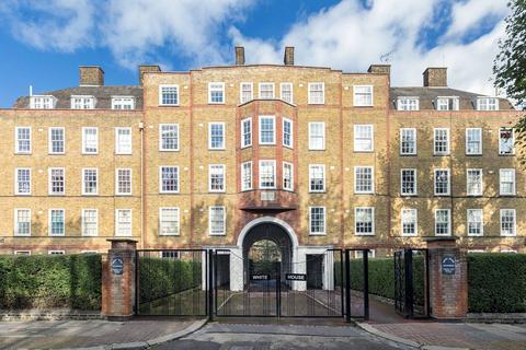 3 bedroom flat to rent, Vicarage Crescent, Battersea Square, London, SW11