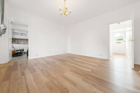 3 bedroom flat to rent, Vicarage Crescent, Battersea Square, London, SW11