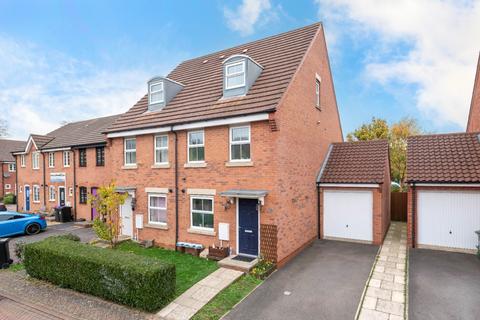 3 bedroom semi-detached house for sale, Hathersage Close, Grantham NG31