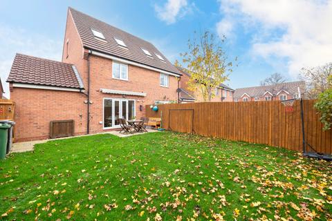 3 bedroom semi-detached house for sale, Hathersage Close, Grantham NG31