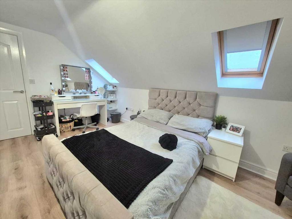 Bedroom 5 (Attic)