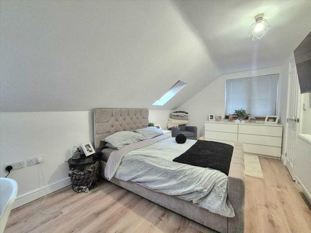 Bedroom 5 (Attic)