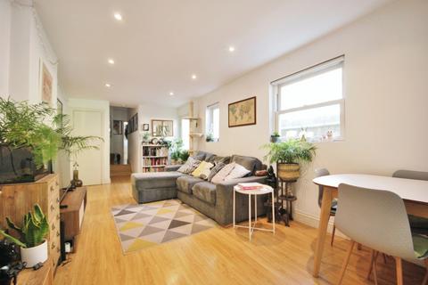 2 bedroom flat to rent, Hansler Road East Dulwich SE22