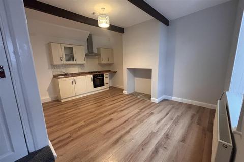 2 bedroom terraced house to rent, East Street, Huddersfield