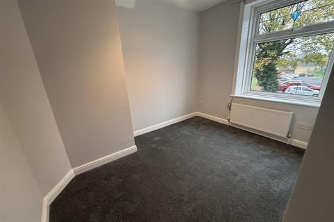 2 bedroom terraced house to rent, East Street, Huddersfield