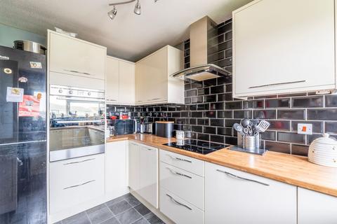 2 bedroom flat for sale, Frostenden Crescent, Lowestoft