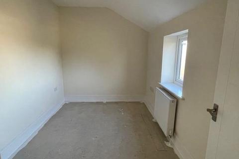 2 bedroom end of terrace house to rent, Highgate Road, Bradford BD13