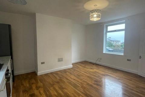 2 bedroom property to rent, Hellewell Street, Bradford BD6