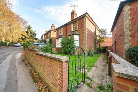 2 bedroom house for sale, Nightingale Road, Guildford