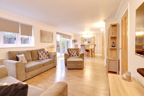 4 bedroom detached house for sale, Abbey Wood Lane, Rainham RM13