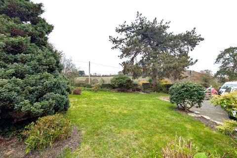 2 bedroom detached bungalow to rent, Laburnum Grove, Dartington