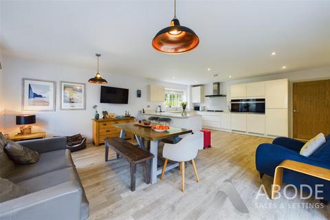 43 Geoff Morrison Way, Uttoxeter, ST14 7SR
