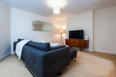 1 bedroom flat to rent, Liston Road, London SW4