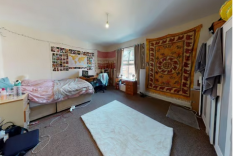 6 bedroom terraced house to rent, Welton Mount, Hyde Park LS6