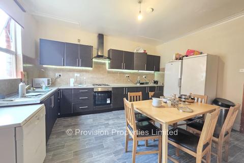 6 bedroom terraced house to rent, Welton Mount, Hyde Park LS6