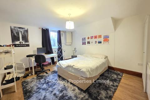 6 bedroom terraced house to rent, Welton Mount, Hyde Park LS6