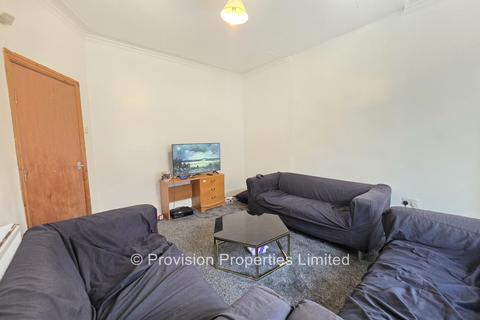 6 bedroom terraced house to rent, Welton Mount, Hyde Park LS6