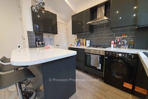 3 bedroom terraced house to rent, Harold Walk, Hyde Park LS6