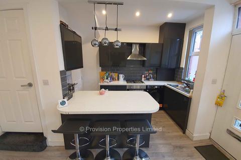 3 bedroom terraced house to rent, Harold Walk, Hyde Park LS6