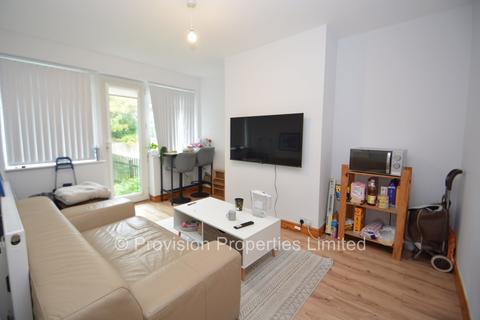 3 bedroom end of terrace house to rent, Kelso Gardens, Hyde Park LS2