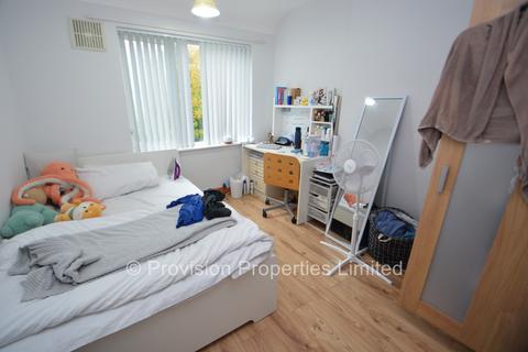 3 bedroom end of terrace house to rent, Kelso Gardens, Hyde Park LS2