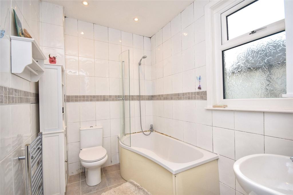 https://media.onthemarket.com/properties/16120204/1518028390/image-10-1024x1024.jpg