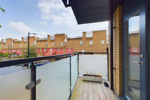 2 bedroom flat for sale, Royal Standard Court, Hillingdon Street, London, SE17