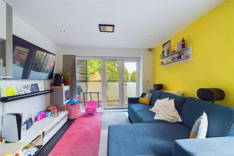 2 bedroom flat for sale, Royal Standard Court, Hillingdon Street, London, SE17